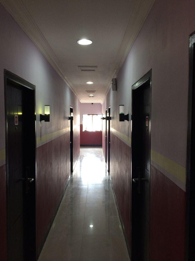 Hollywood Hotel Джакарта Екстер'єр фото